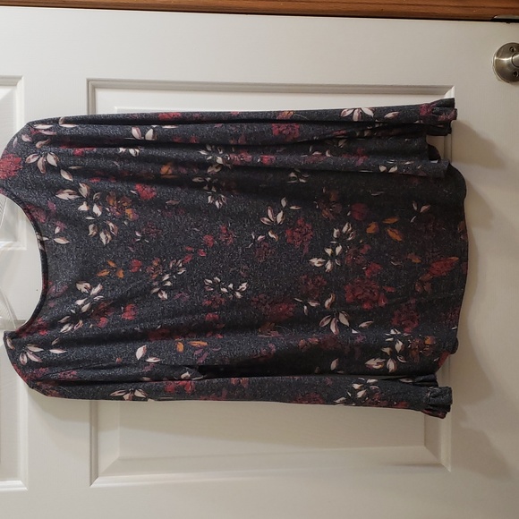 Maurices floral XL long sleeved top - Picture 4 of 4